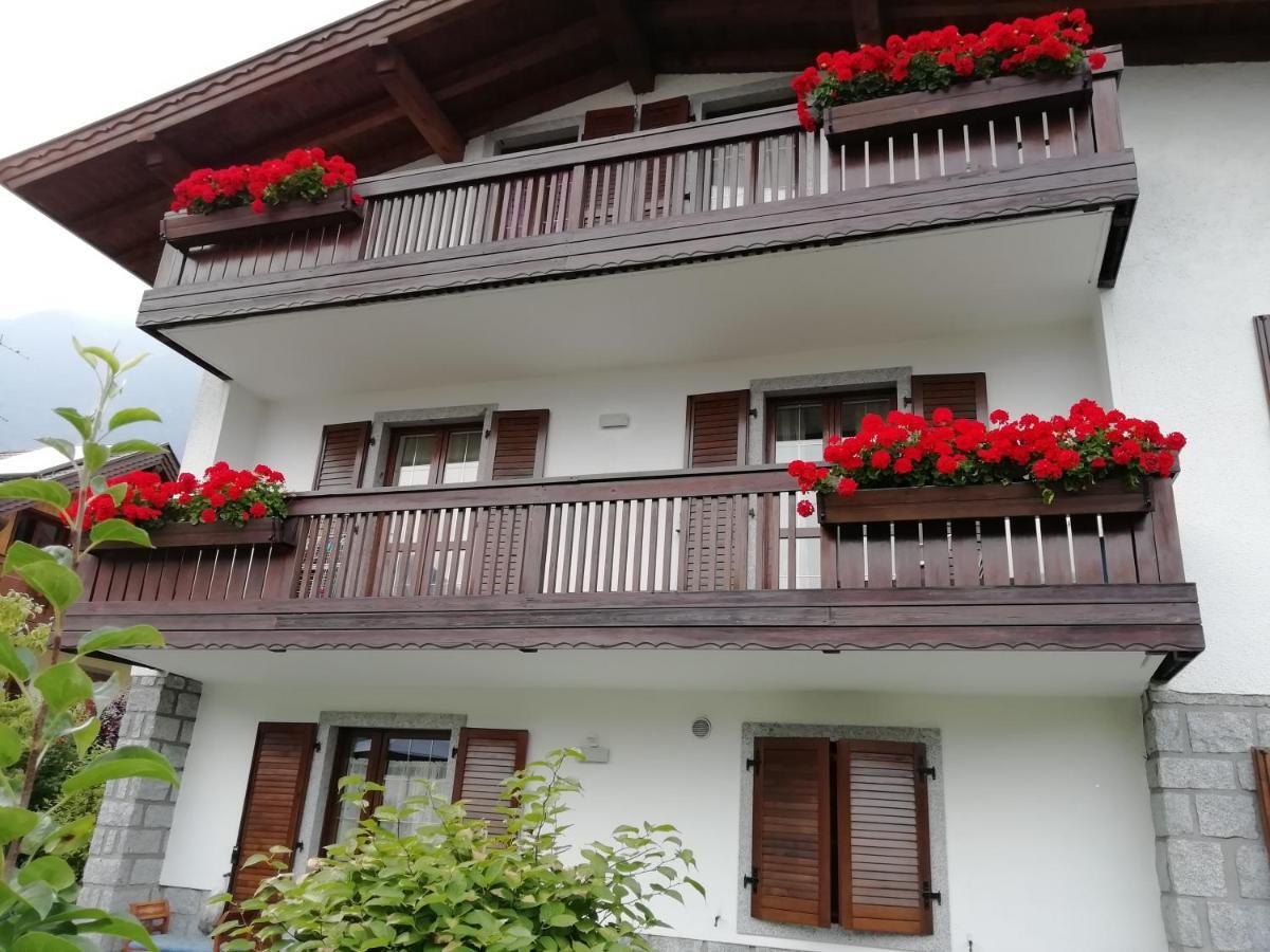 Appartamento Con Giardino Carisolo Exterior foto